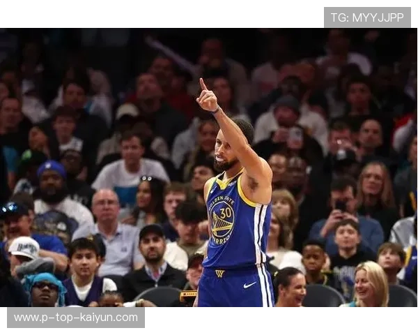 库里连续三分收割，勇士在外线取得优势